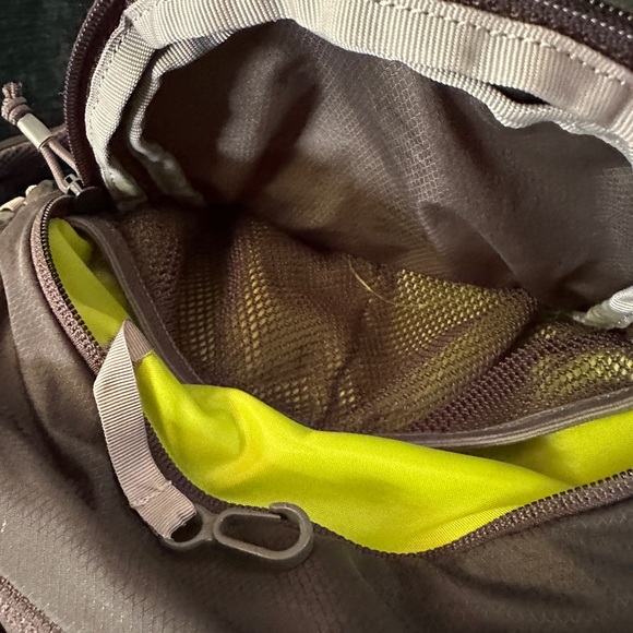 Camelbak Rim Runner 22 Backpack - Picture 5 of 6